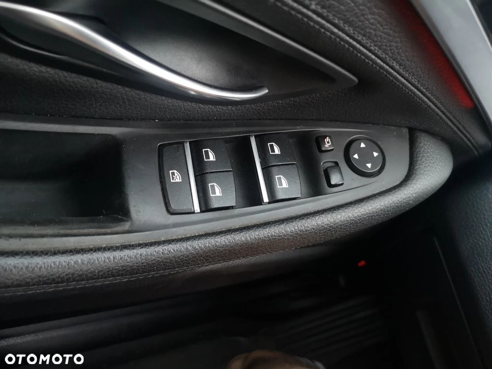 BMW Seria 5 525d xDrive - 23