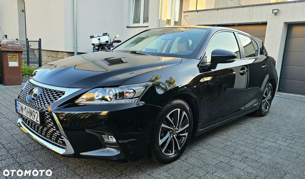 Lexus CT - 12