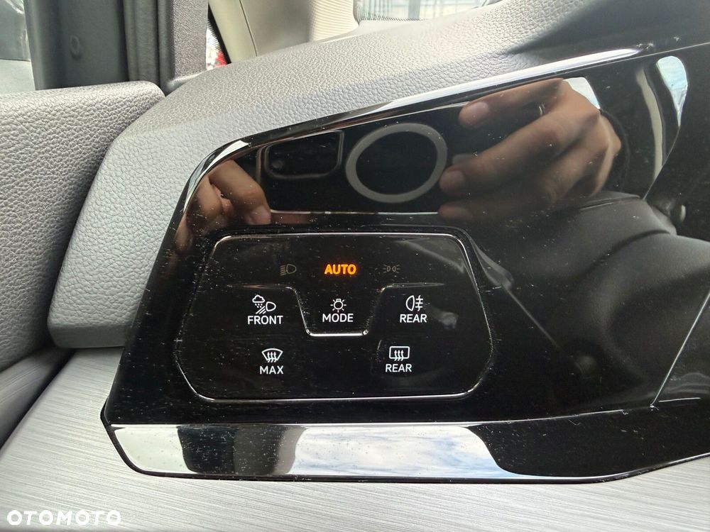 Volkswagen Golf - 22