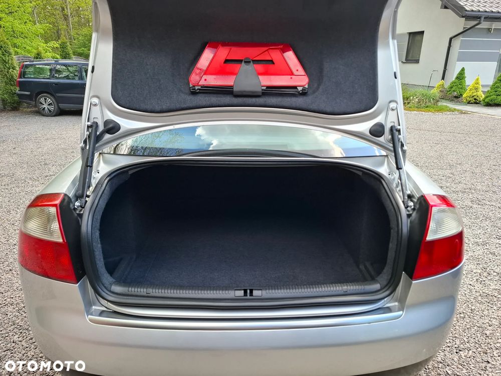 Audi A4 Limousine 1.6 - 18