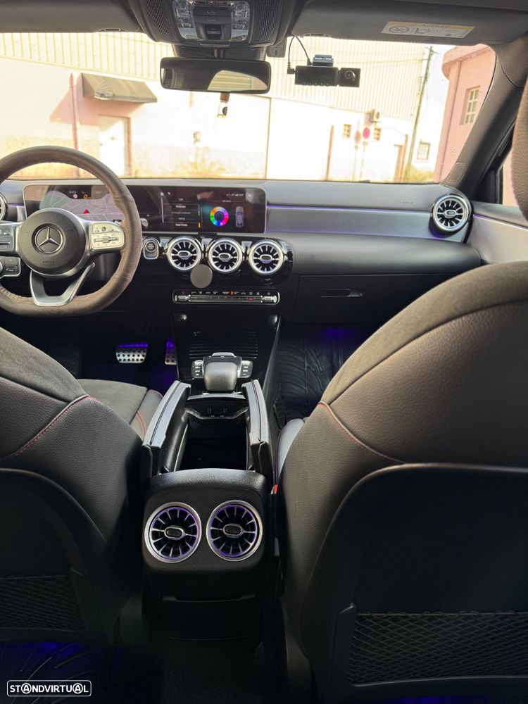 Mercedes-Benz A 250 Limousine e AMG Line - 11