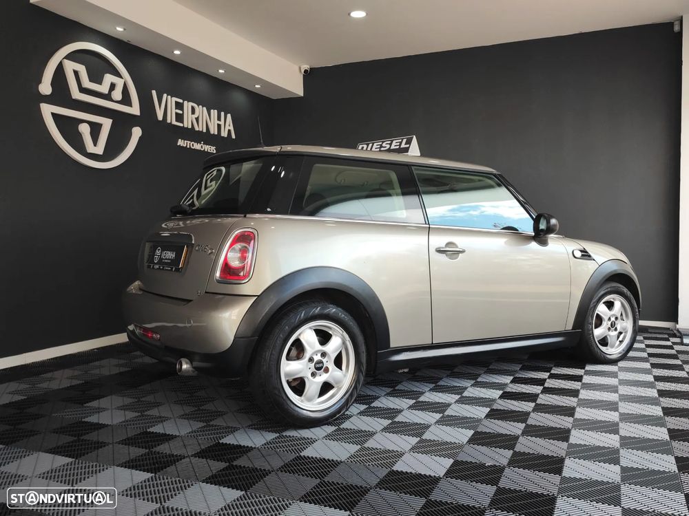 MINI 3 Portas One D - 11