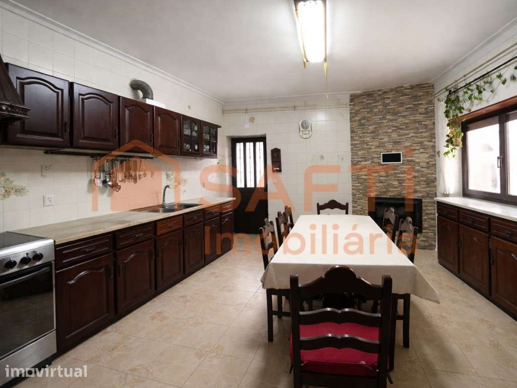 MORADIA T5, COM GARAGEM, ANEXOS, FURO, POÇOS E TERRENO DE CULTIVO. - Grande imagem: 5/60