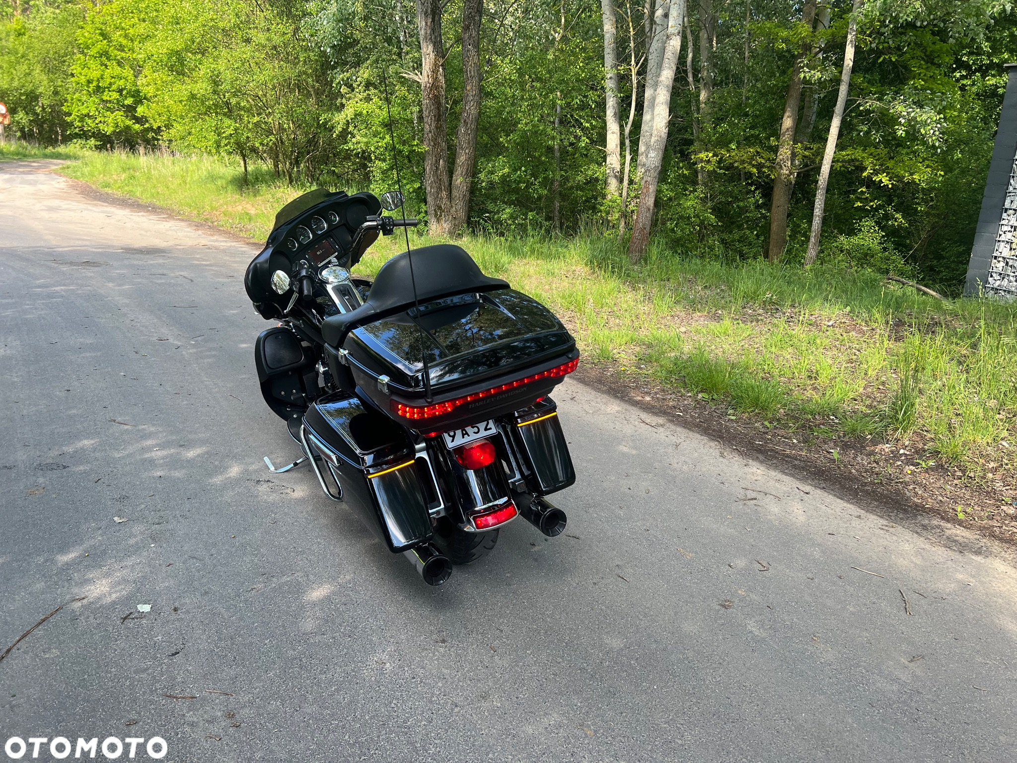 Harley-Davidson FLH Electra Glide - 8