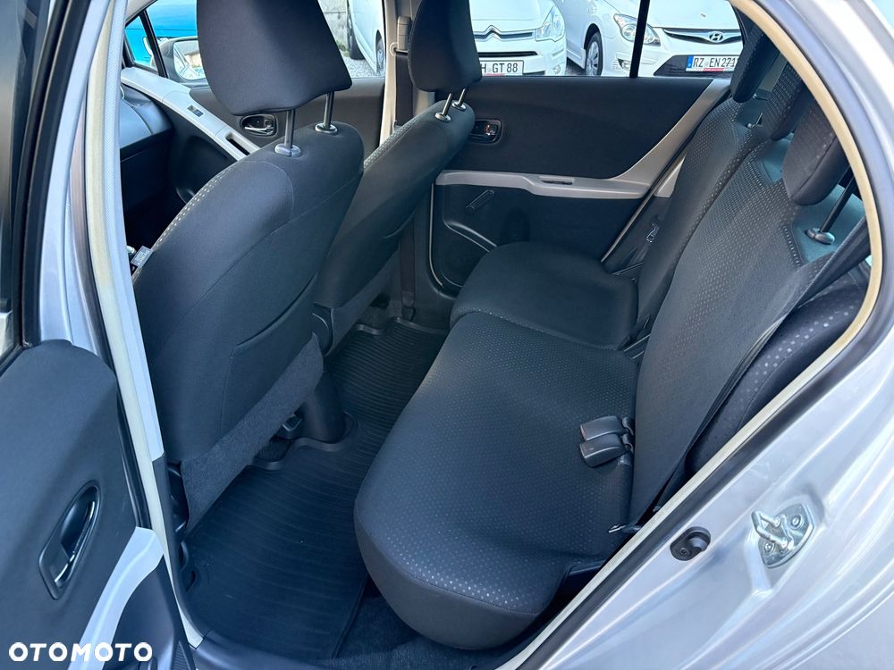 Toyota Yaris 1.33 Premium - 24