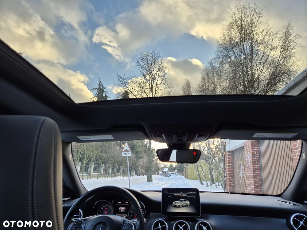 Mercedes-Benz CLA 250 4Matic 7G-DCT - 10