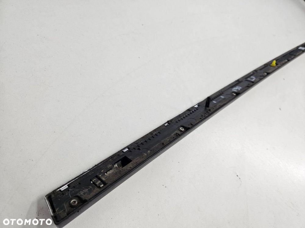 Listwa Volvo V90 kombi 2016r.- lewa przednia nakładka drzwi dolna listwa chrom dobry stan 31447623 - 7
