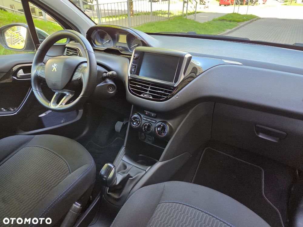 Peugeot 208 1.2 PureTech GPF Signature S&S - 8