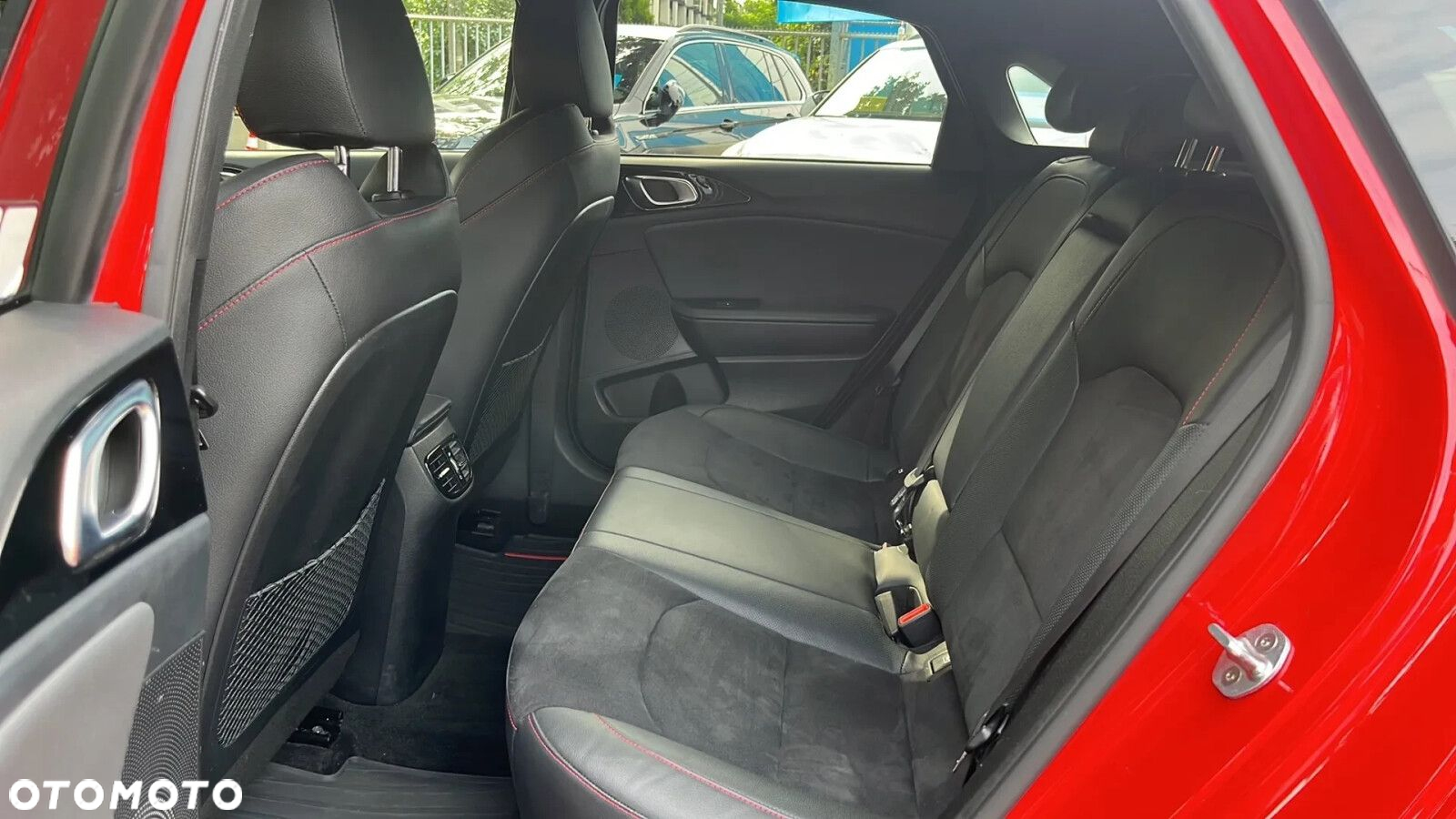 Kia Ceed - 33