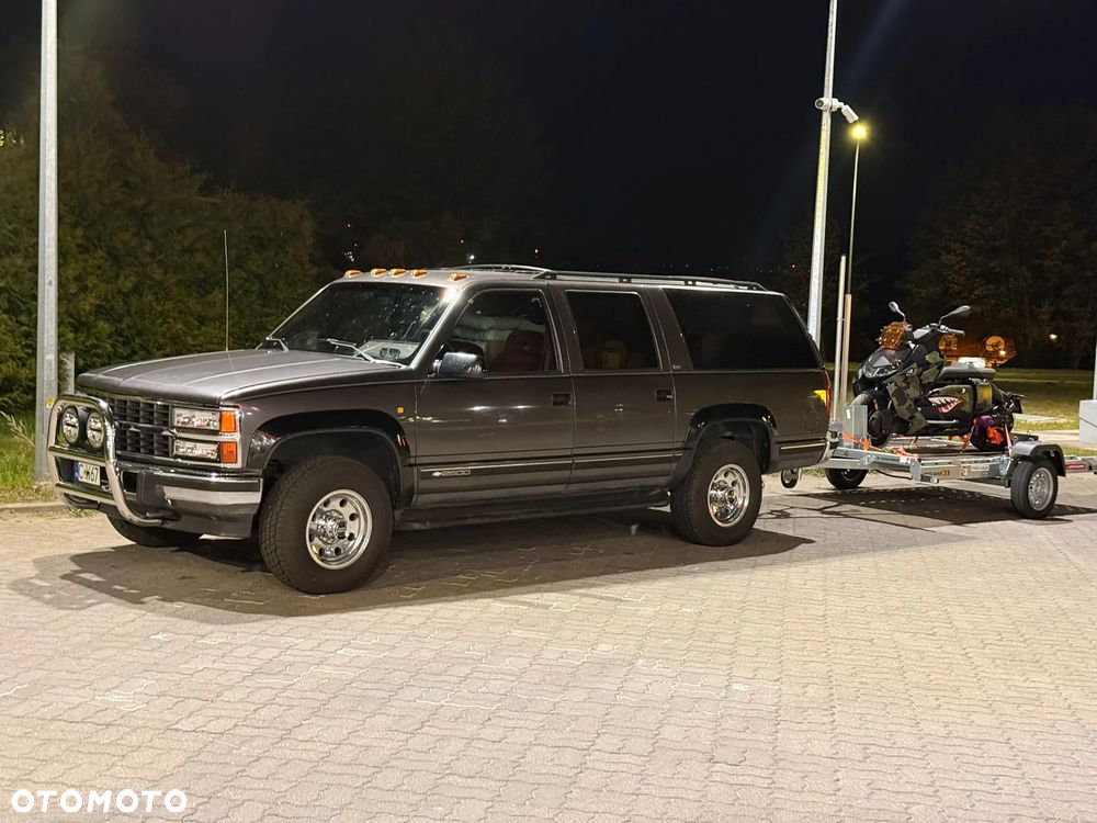 Chevrolet Suburban - 5