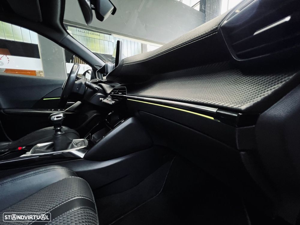 Peugeot 2008 1.2 PureTech GT Line - 27