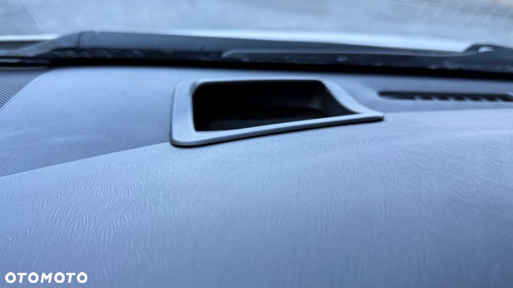 Toyota Prius 1.8 HSD Active - 23