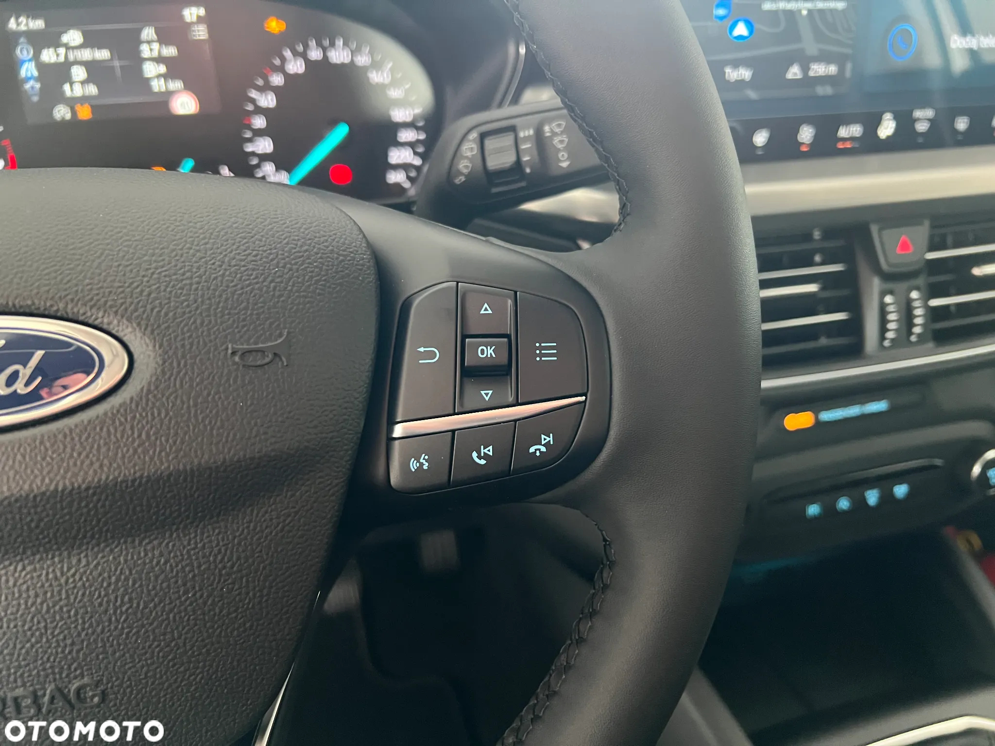 Ford Focus 1.0 EcoBoost Titanium - 24