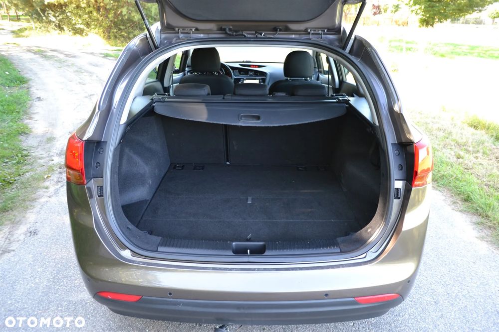Kia Ceed 1.6 GDI ISG Platinum Edition - 16