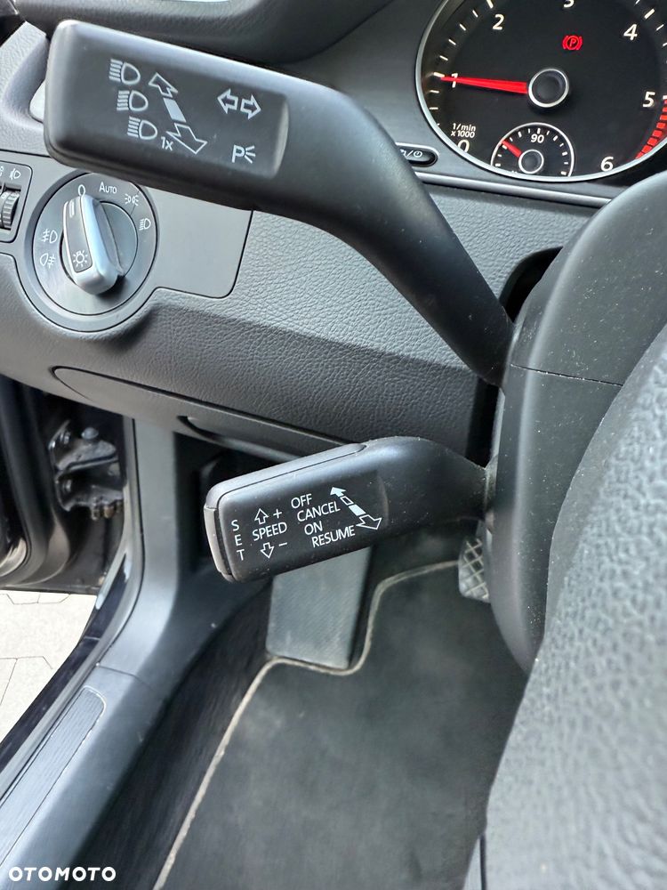 Volkswagen Passat 2.0 TDI Highline - 32