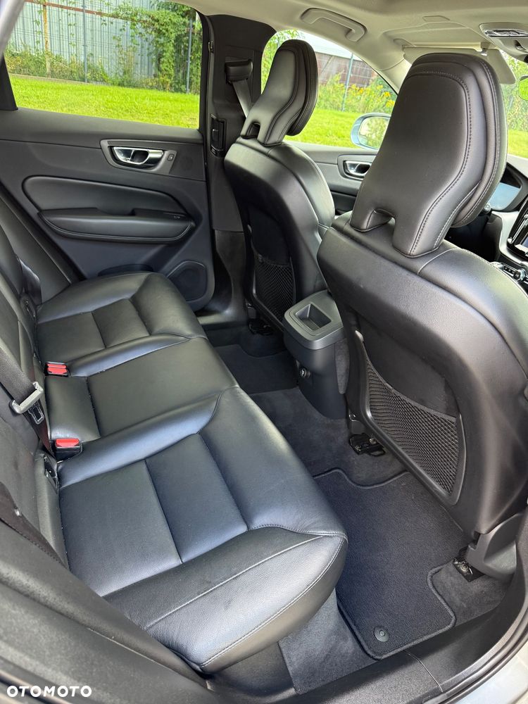 Volvo XC 60 T5 AWD Geartronic Momentum - 25
