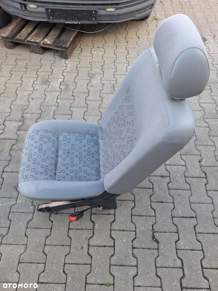 FOTEL KOZIOŁEK PRAWY KANAPA 2 RZĄD  - VW TRANSPORTER T5 CARAVELLE - 3