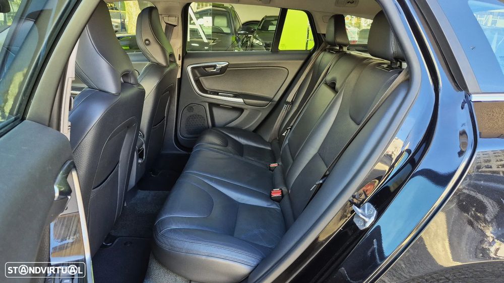 Volvo V60 D6 Plug-In-Hybrid AWD Geartronic Momentum - 19