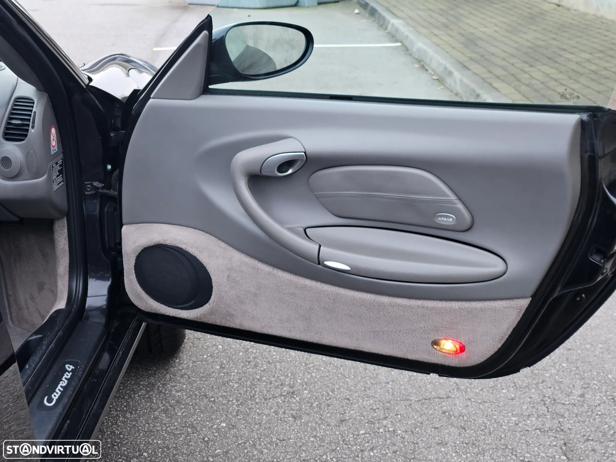 Porsche 911 (996) Carrera 4 - 22