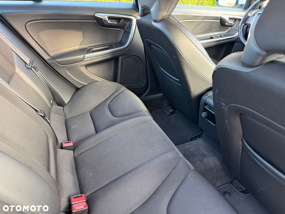 Volvo S60 D4 Drive-E Momentum - 22