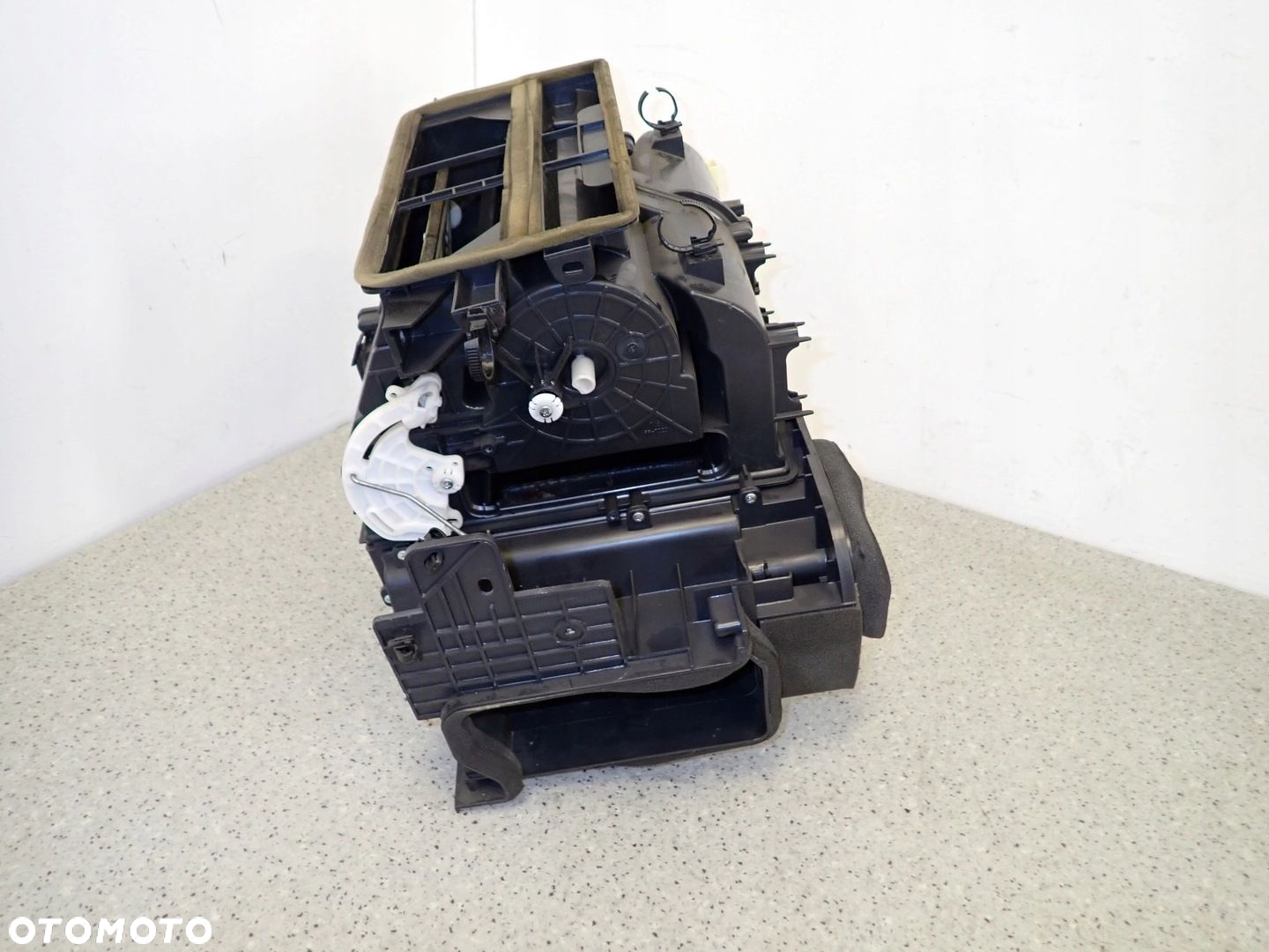 MITSUBISHI GRANDIS 03-11 OBUDOWA NAGRZEWNICY - 5