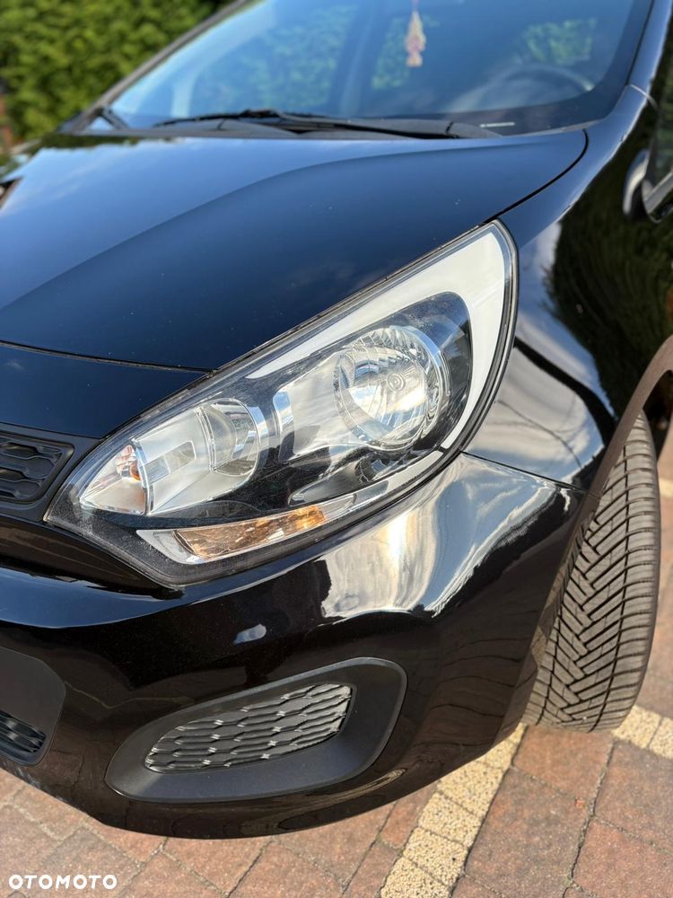 Kia Rio 1.2 L - 12