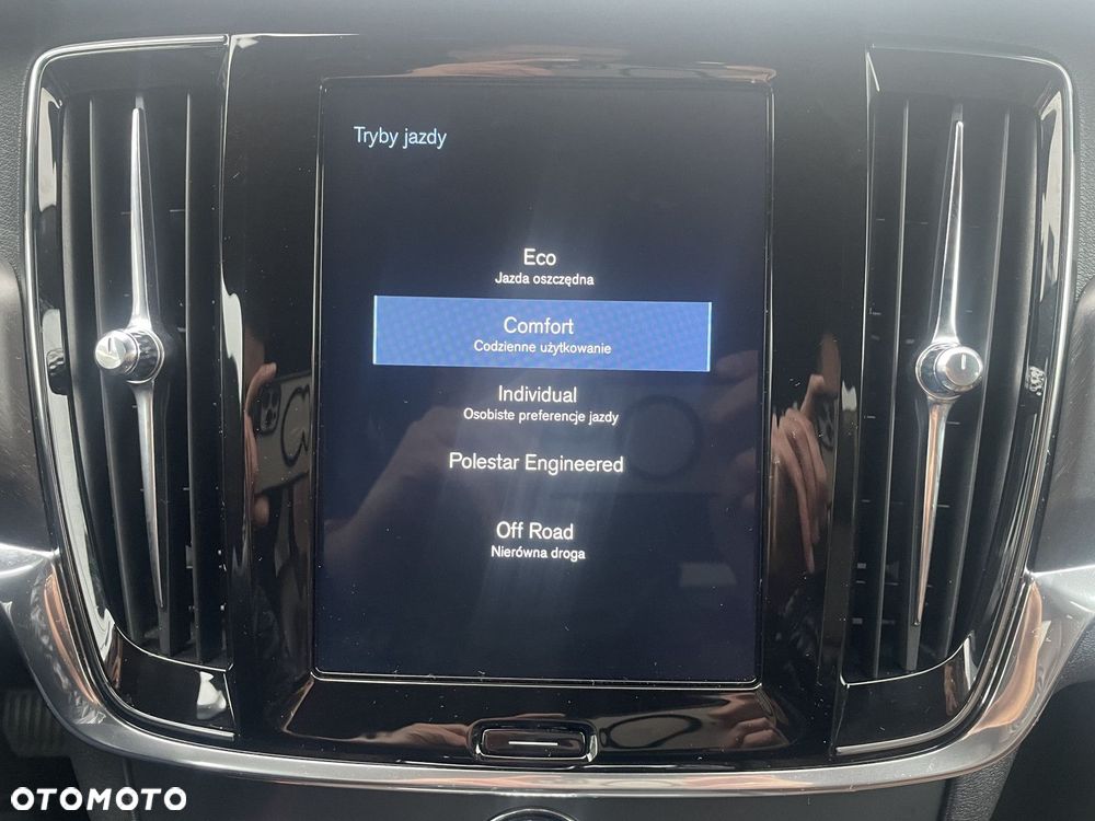 Volvo V90 Cross Country - 30