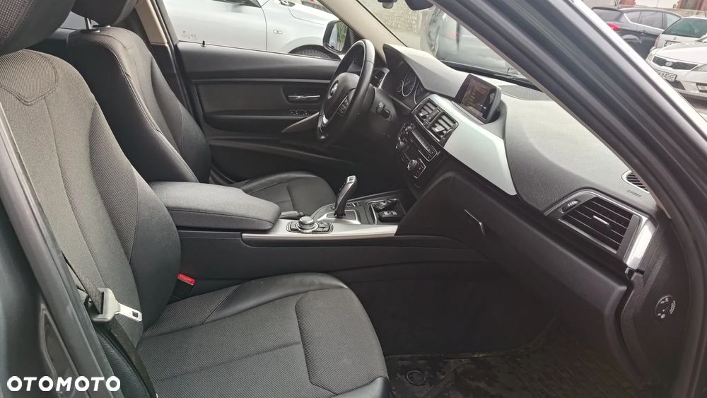 BMW Seria 3 318d Edition M Sport Shadow - 15