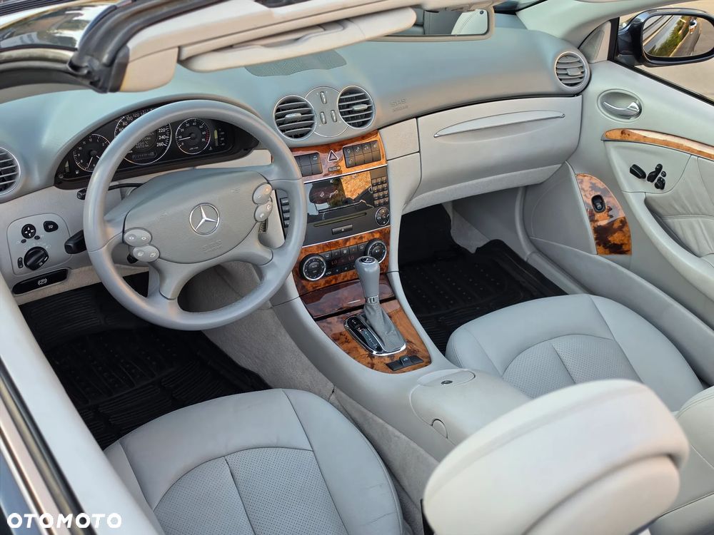 Mercedes-Benz CLK - 28