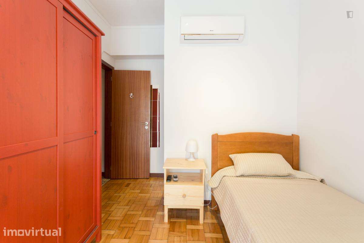 Quarto - localizado em Paranhos Porto - Grande imagem: 3/15