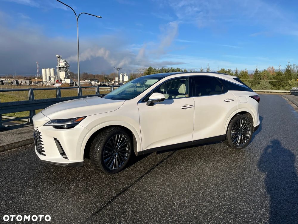Lexus RX 450h+ Omotenashi - 4
