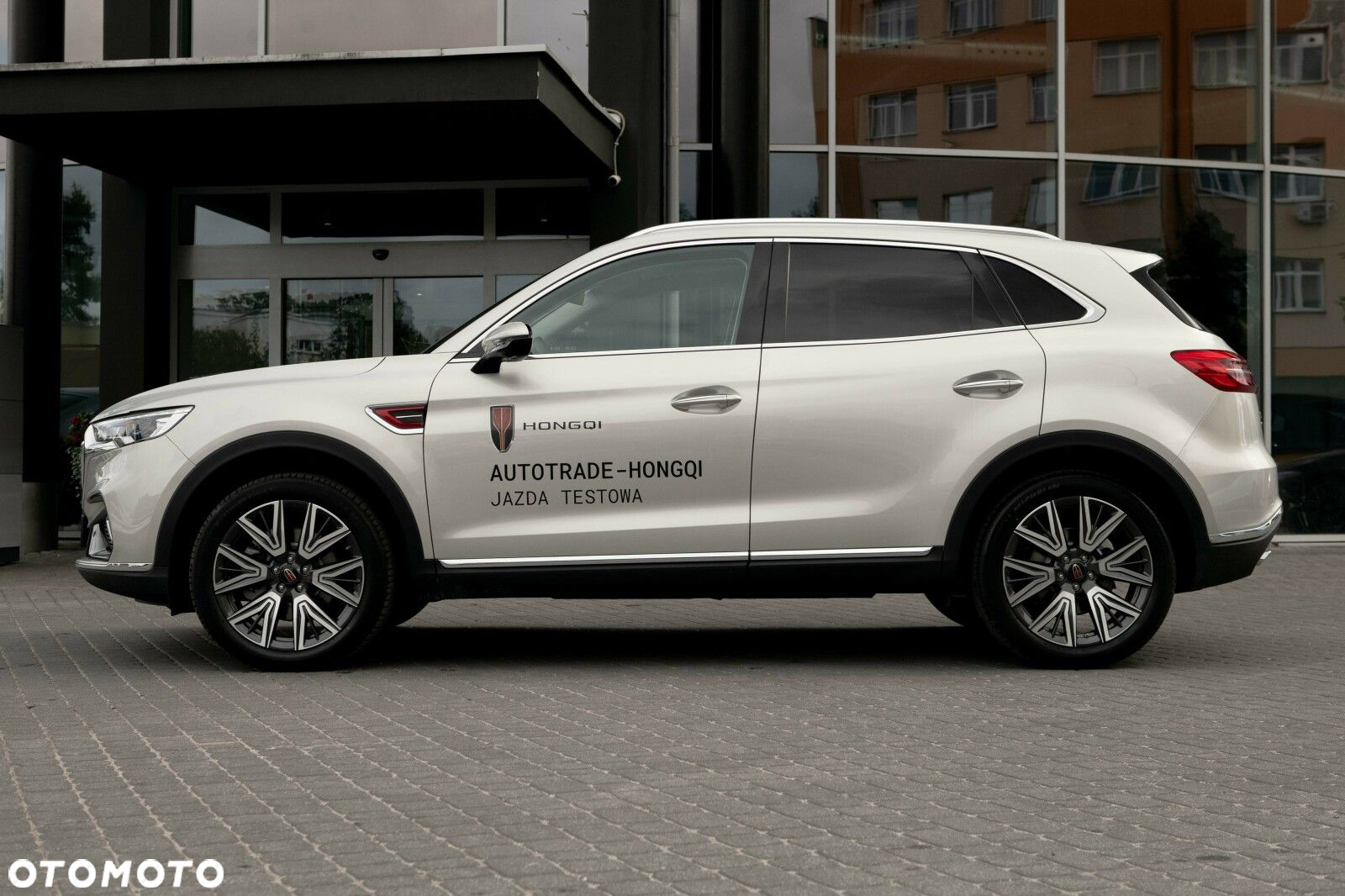Hongqi HS5 - 12