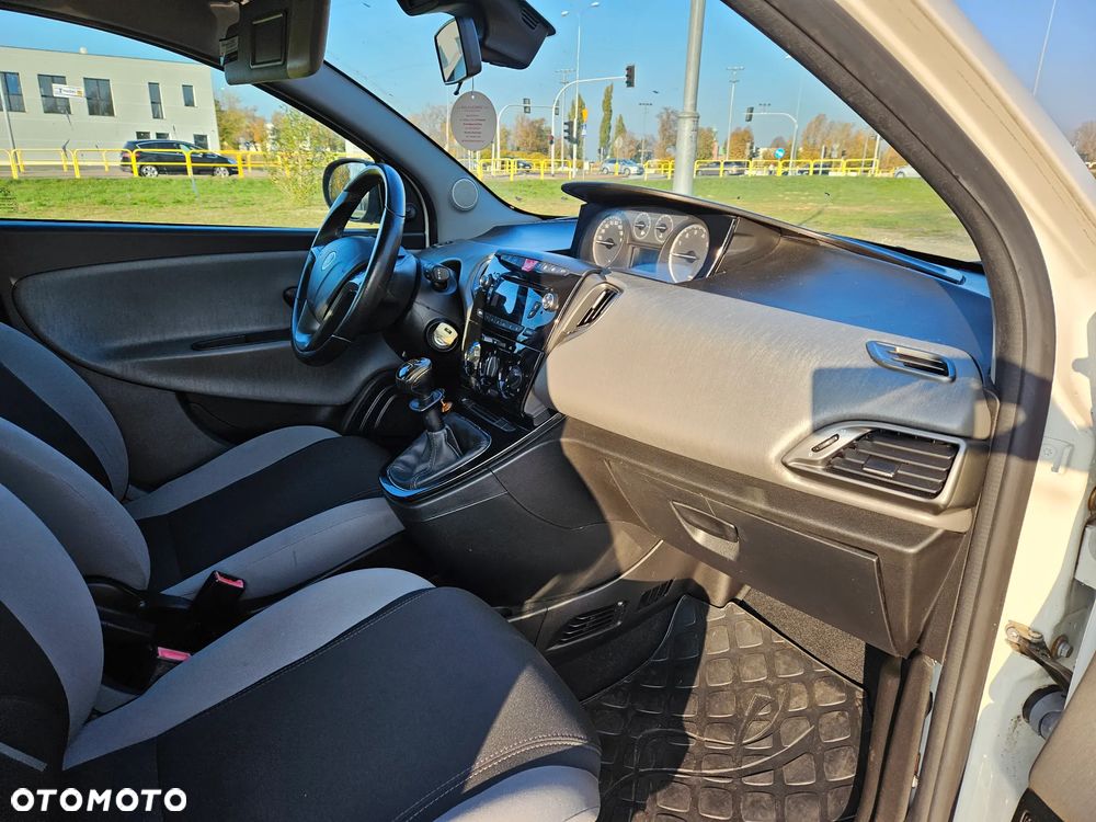 Lancia Ypsilon 1.2 8V Gold - 14