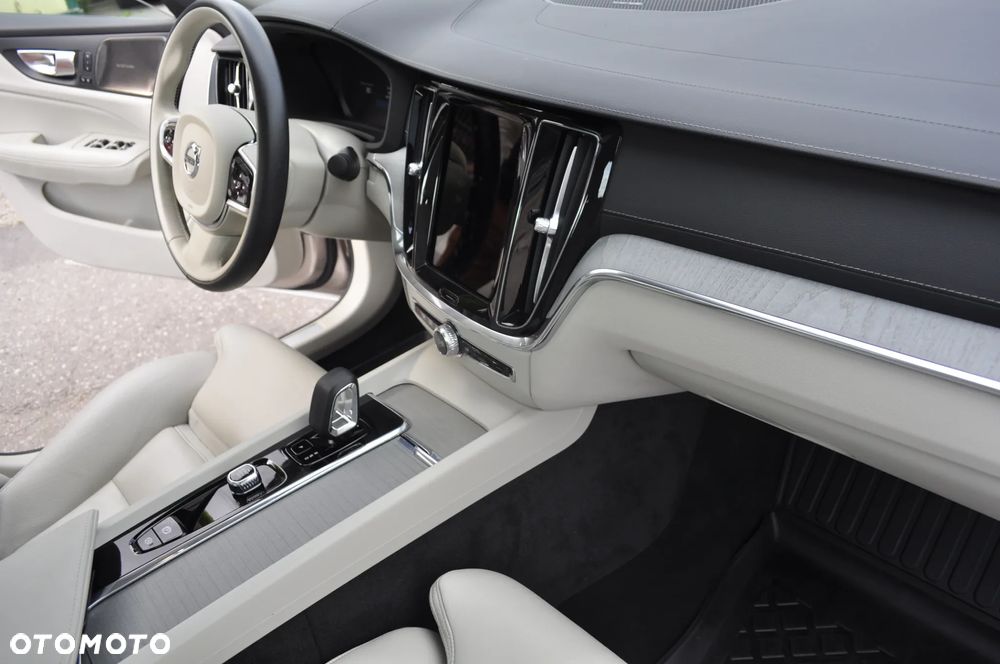 Volvo S60 B5 B AWD Ultimate Dark - 12