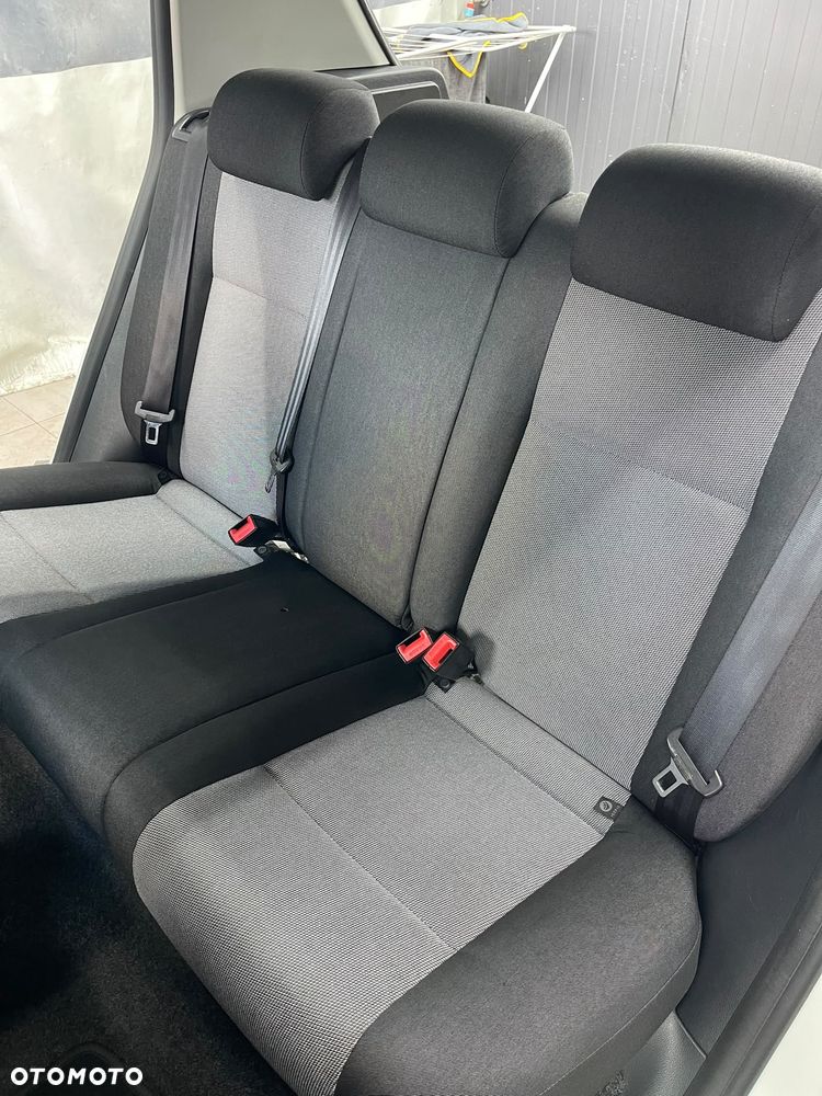 Skoda Fabia 1.2 HTP Ambition - 31