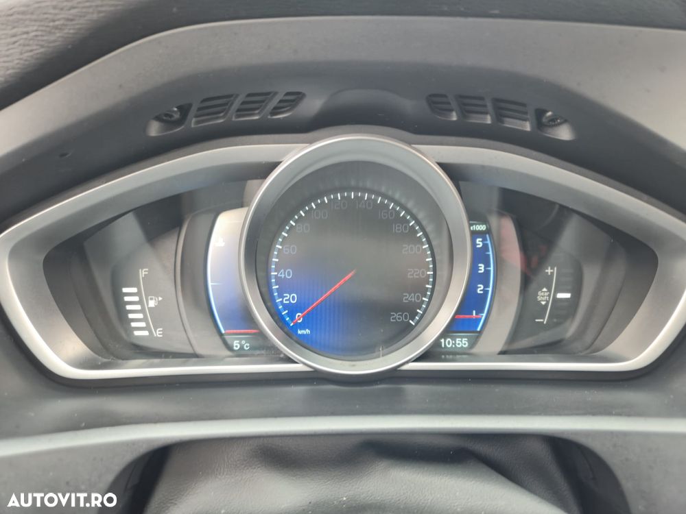 Volvo V40 D2 R-Design - 11