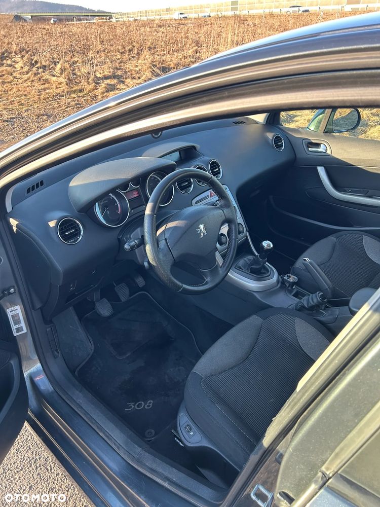 Peugeot 308 - 8