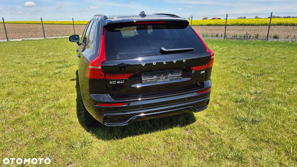 Volvo XC 60 B4 D Plus Dark - 17