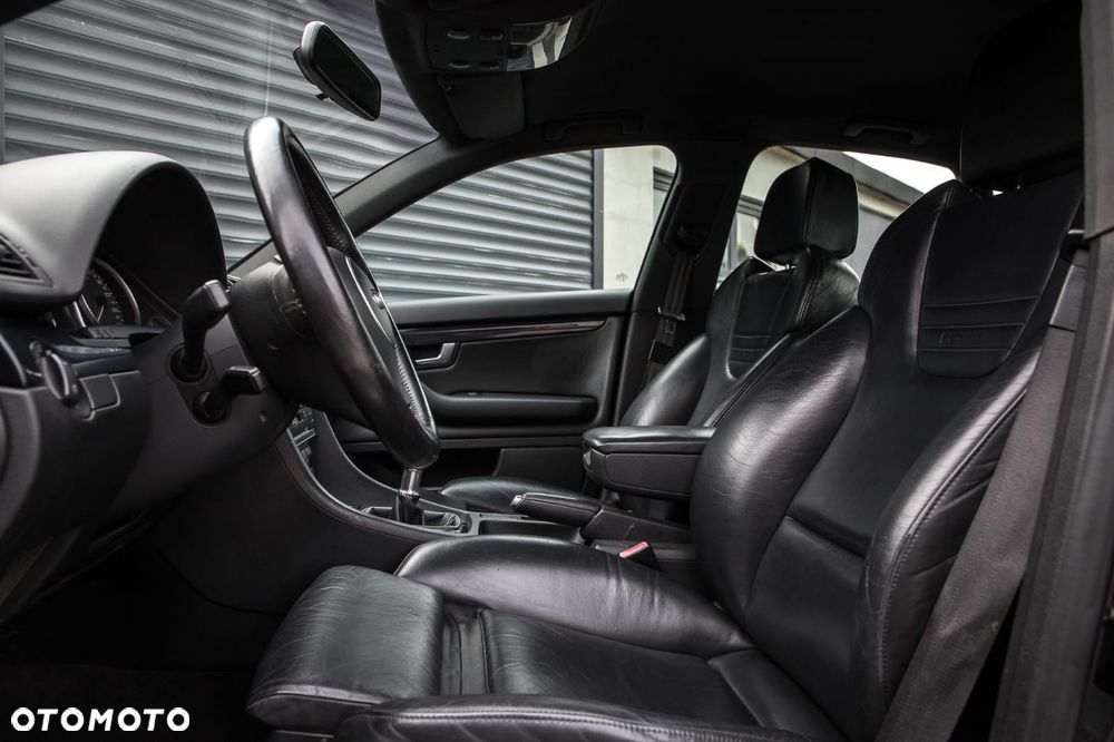 Audi RS4 Limousine - 12