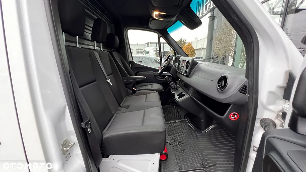 Mercedes-Benz Sprinter - 22