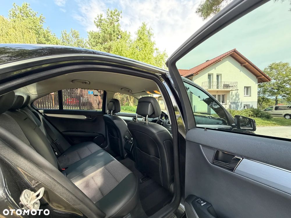 Mercedes-Benz Klasa C 250 CDI DPF 4Matic 7G-TRONIC BlueEFFICIENCY Avantgarde - 28