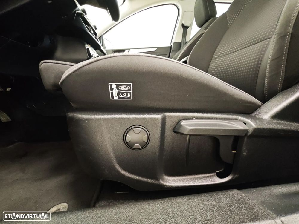 Ford Focus SW 1.0 EcoBoost MHEV Connected - 44