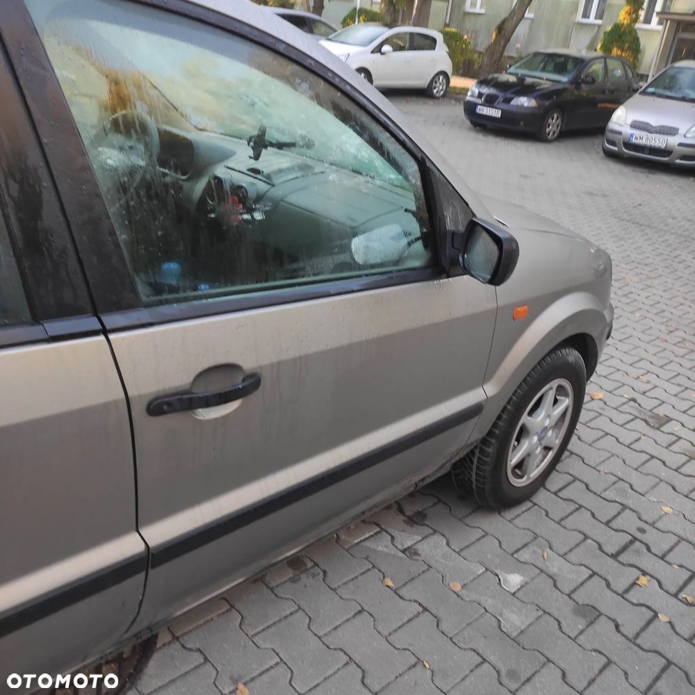 Ford Fusion 2003 photo 2