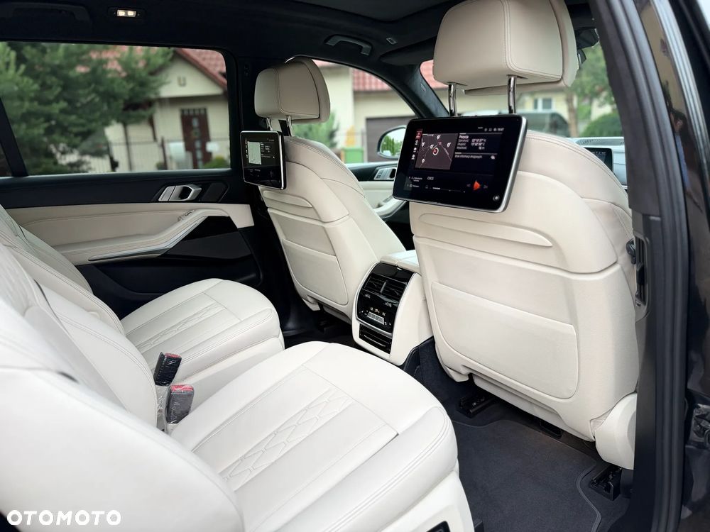 BMW X7 - 32