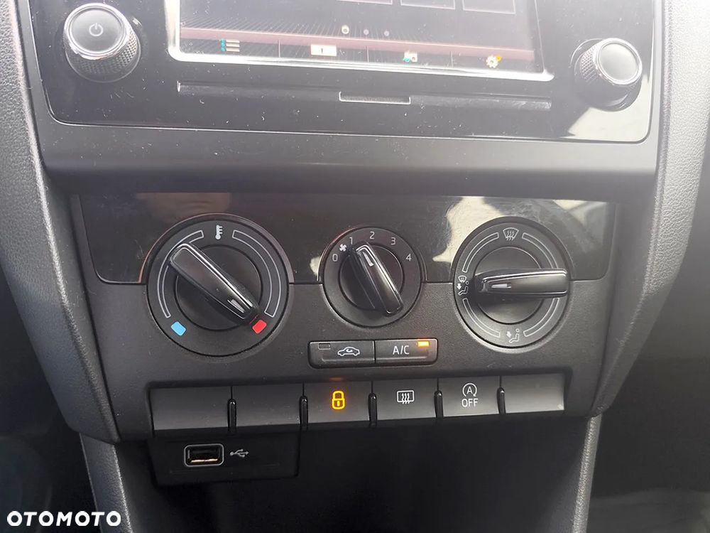 Skoda RAPID 1.0 TSI Active - 17