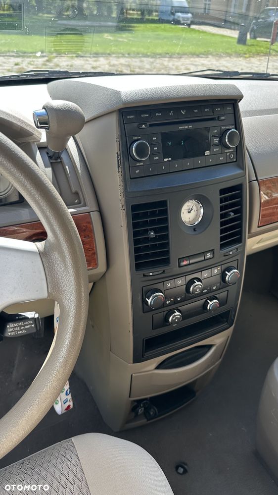 Chrysler Town & Country - 15