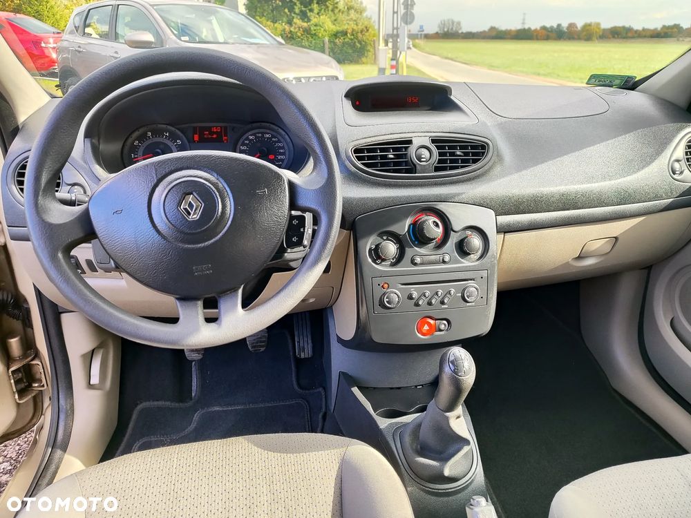 Renault Clio 1.2 16V Campus - 8