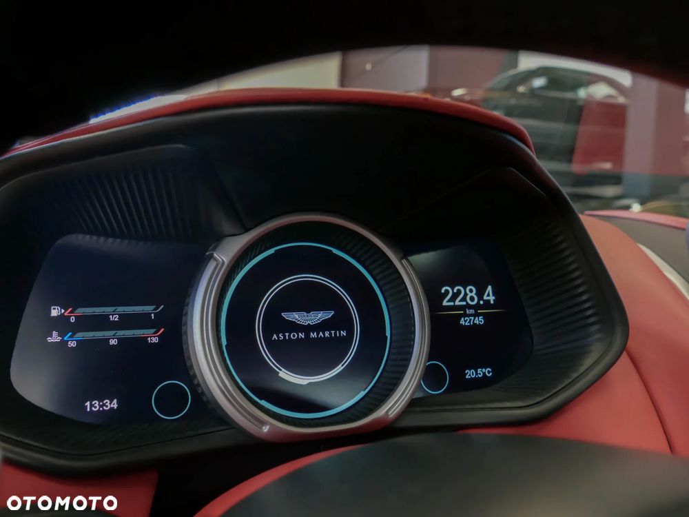 Aston Martin DB11 V12 AMR - 17