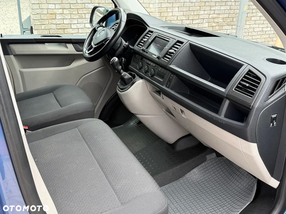 Volkswagen Caravelle - 8