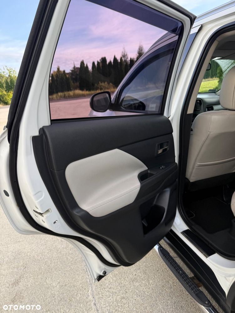 Mitsubishi Outlander - 28